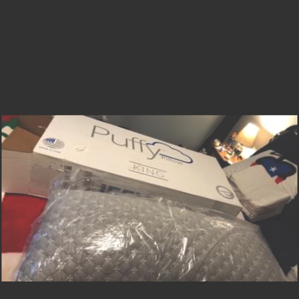 Puffy king size pillow -NEW
